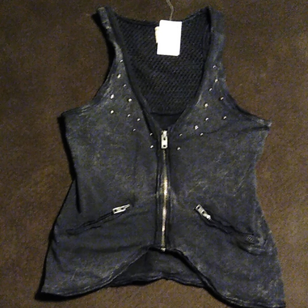 Buckle shirt/tank size medium